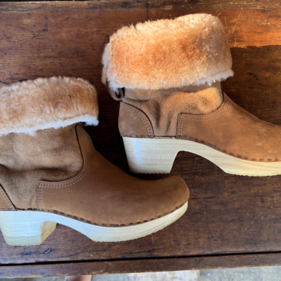 Sven 7" Shearling Lined Clog Boots - Picture 2 of 4